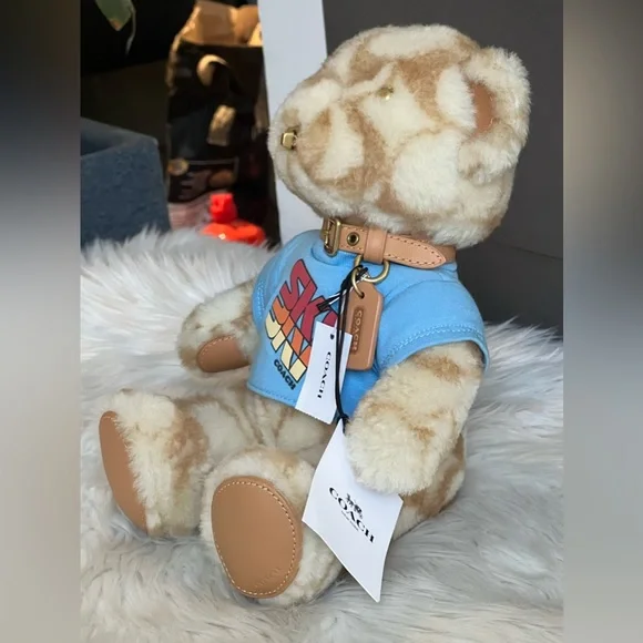 C7059 - Coach Ski Bear Collectible in Signature Shearling - Picture 4 of 9